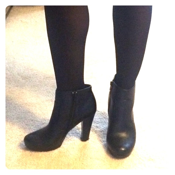 💕 Size 6.5 Black Fioni Booties!! 😘