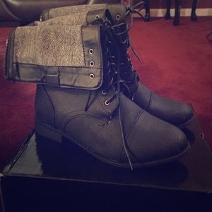 ❗️Brand new❗️Torrid Black Fold Over Combat Boots