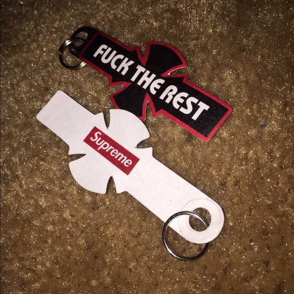 Supreme/independent key chain/trinkets - Picture 2 of 2