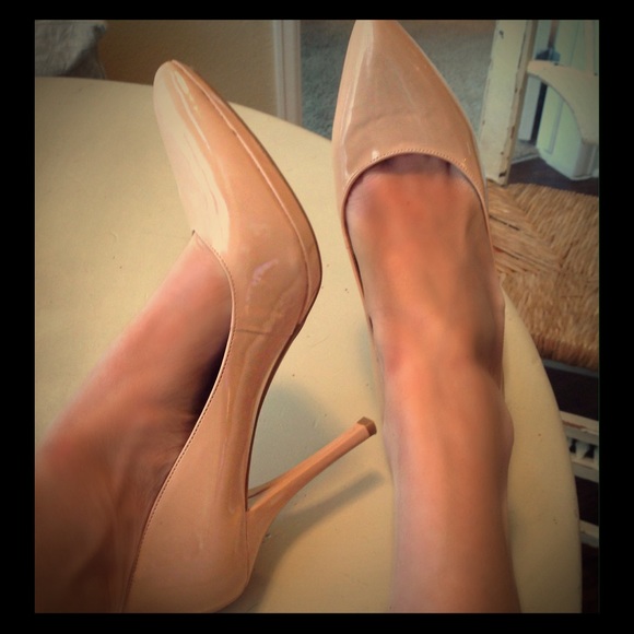 BCBGeneration tan patten leather pump