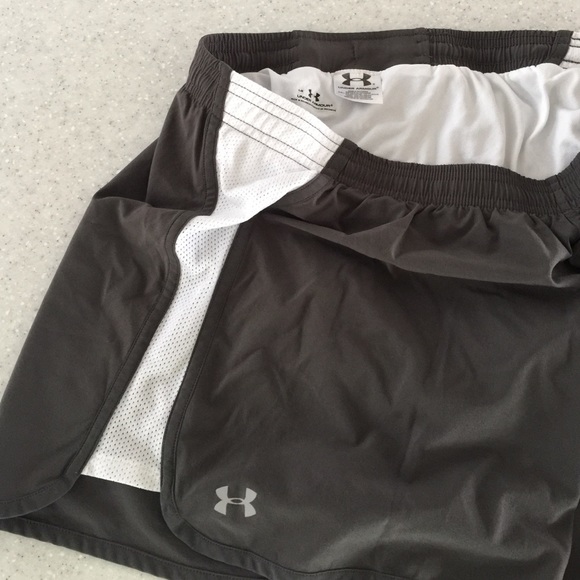 Under Armour Grey L Running Short - Picture 4 of 4
