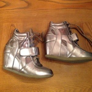 Platinum silver wedge shoes