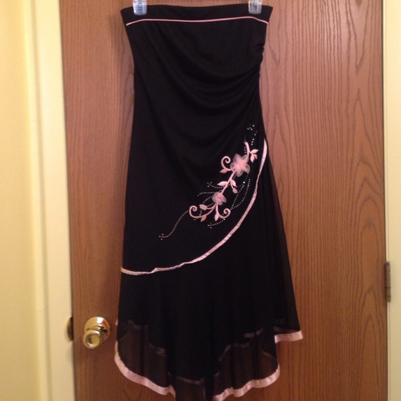 Strapless black dress with pink floral details!