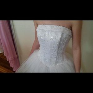 Wedding, pageant, or prom dress