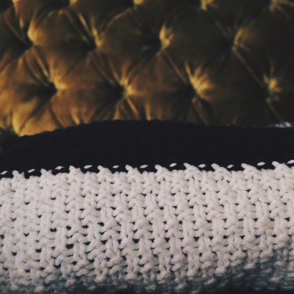 Knit Striped Crop Sweater - Picture 3 of 4