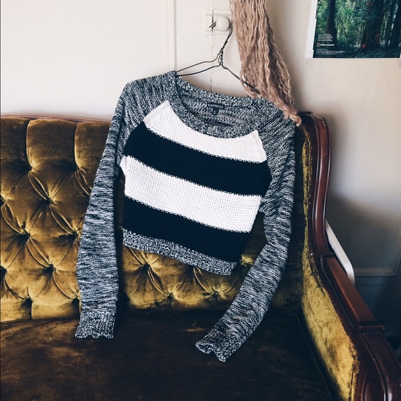 Knit Striped Crop Sweater - Picture 2 of 4