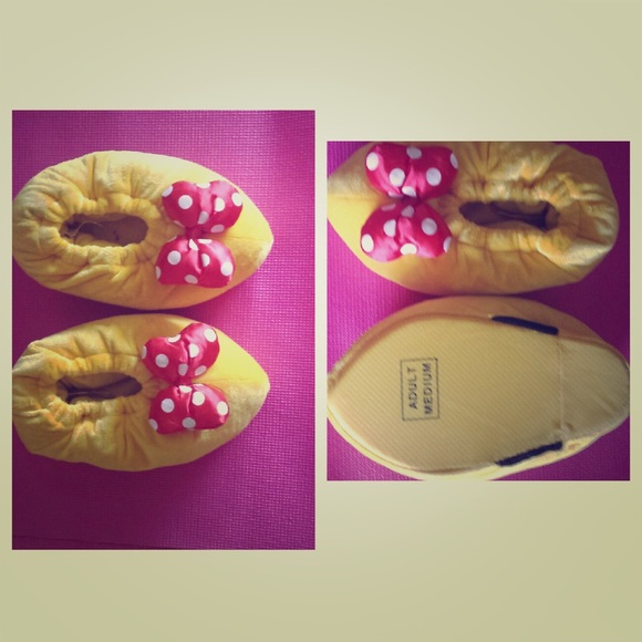 Minnie Mouse house shoes, never worn