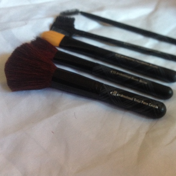 5 piece e.l.f. Makeup brushes.