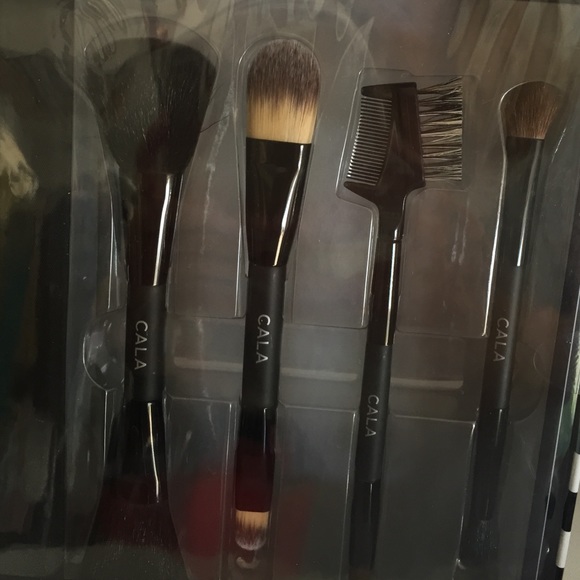 New Cala 4pc Deluxe Travel Brush Set with Case - Picture 4 of 4