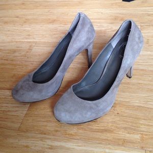 Jessica Simpson Gray Suede Pumps