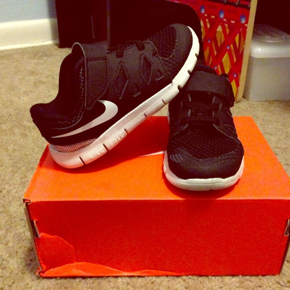 🚫SOLD ON EBAY🚫 TODDLER NIKE SNEAKERS. BLACK