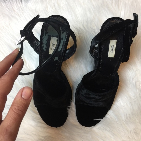 Vintage Prada wedge heels. Black velvet never worn - Picture 3 of 4