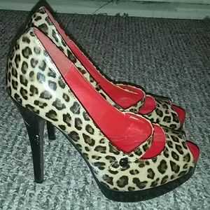 Peep toe leopard heels