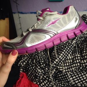 Flexible running shoes