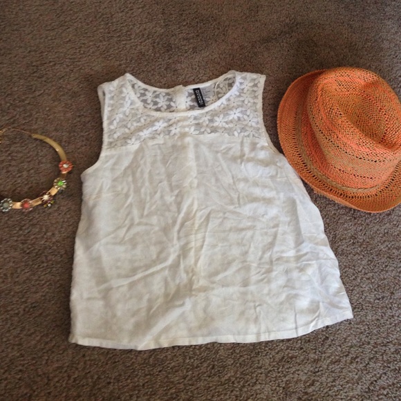 Weekend sale💥H&M white daisy flower CropTop