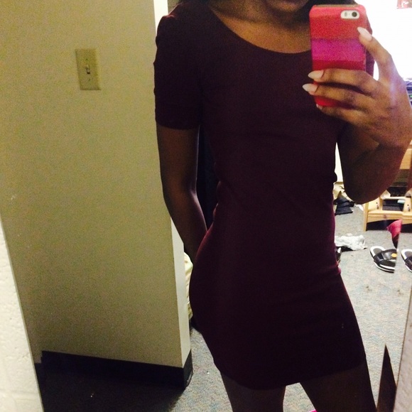 Burgundy body con mini dress 💋