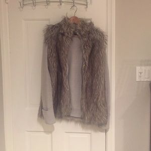EXPRESS FAUX FUR VEST !