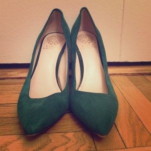 Emerald velvet high heel shoes