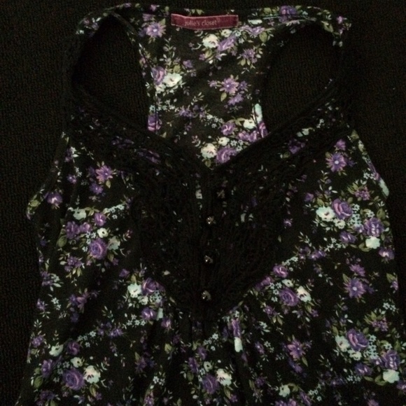Floral top - Picture 2 of 3