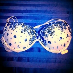 ⋆ White VS Bra ⋆