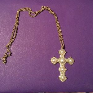 Cross necklace with pearls