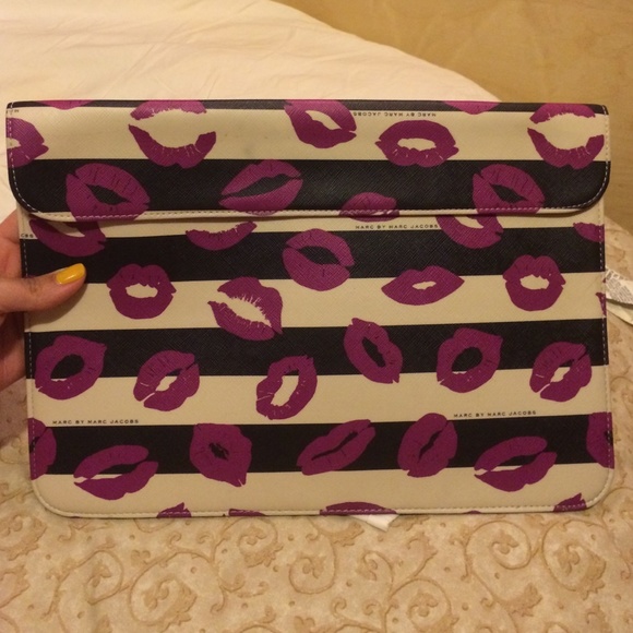 Marc Jacobs lips clutch💋