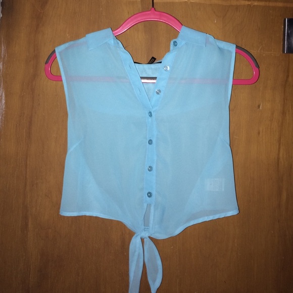 Collared sleeveless button down crop top