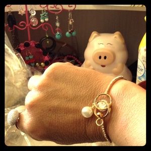 Stunning gold bracelet