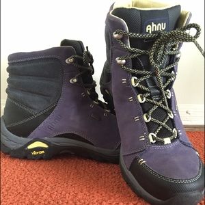 🌄 Vibram Ahnu Hiking Boots 🌄