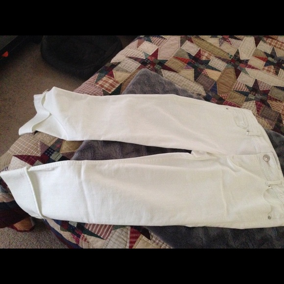 Express white denim, sz 8, nwt, never worn