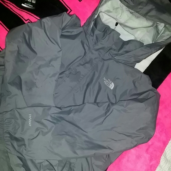 Grey North Face Windbreaker hyvent