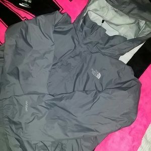 Grey North Face Windbreaker hyvent