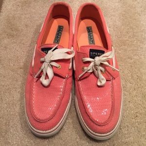 Coral/pink Sperry's
