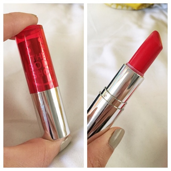 • bodyshop red lipstick •