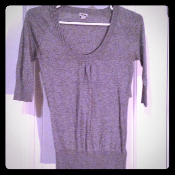 Heritage. Grey 3/4 sweater.