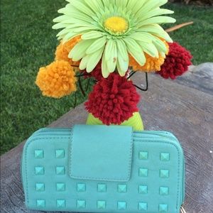 Stud Mint Green Wallet💚🌺