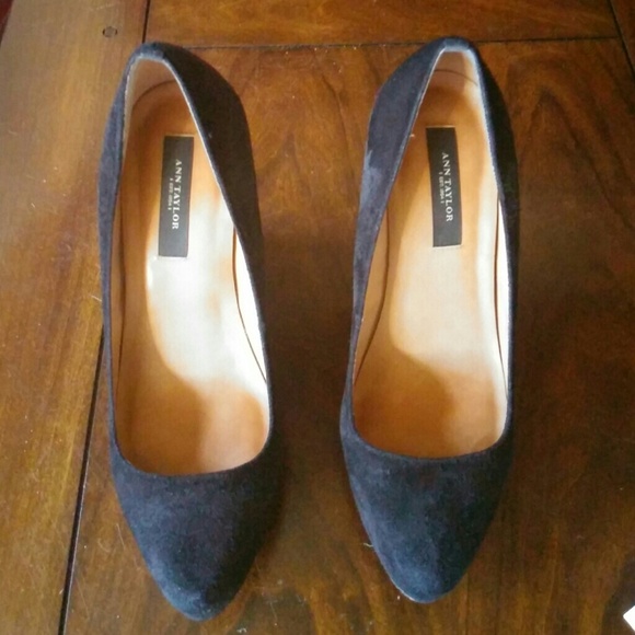 Ann Taylor wedge (suede)