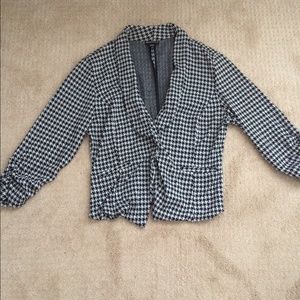 Super cute blazer!
