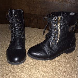 Combat boots