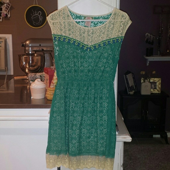 Green lace dress