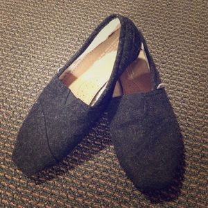 Black woolen tom's women's 8.5