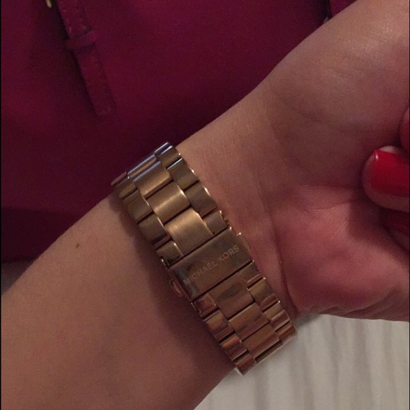 🚫SOLD🚫Slim Runway Rose Gold Michael Kors - Picture 3 of 3