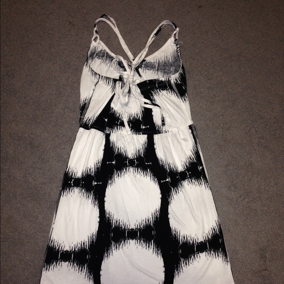 Volcom black and white sundress - Picture 2 of 3