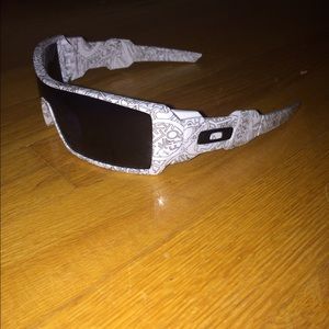 Mens Oakley White Oil Rig Sunglasses