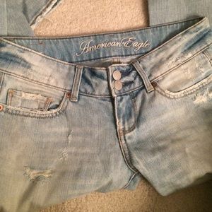 American eagle light wash distressed capri jeans