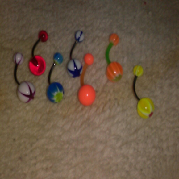 Brand new belly piercings (: