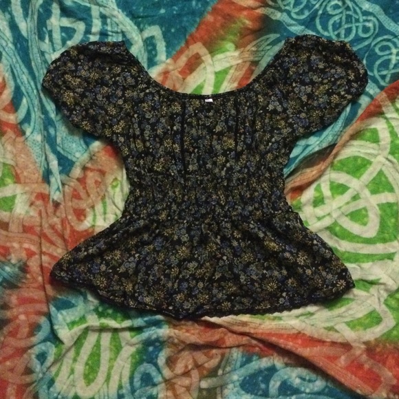Hippie scoop neck peasant top!
