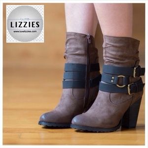 🆕 Boutique Brown Distressed Buckle Booties