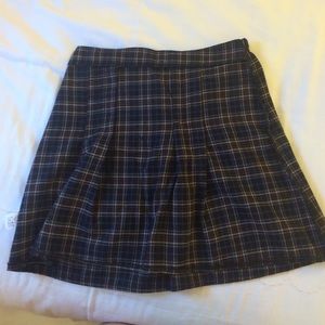 BRANDY MELVILLE PLAID SKIRT