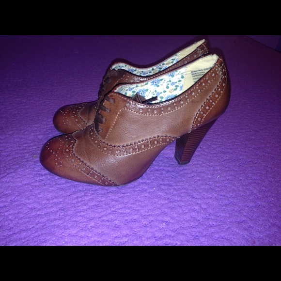 Brown, Oxford, Faux leather Heels - Picture 2 of 4
